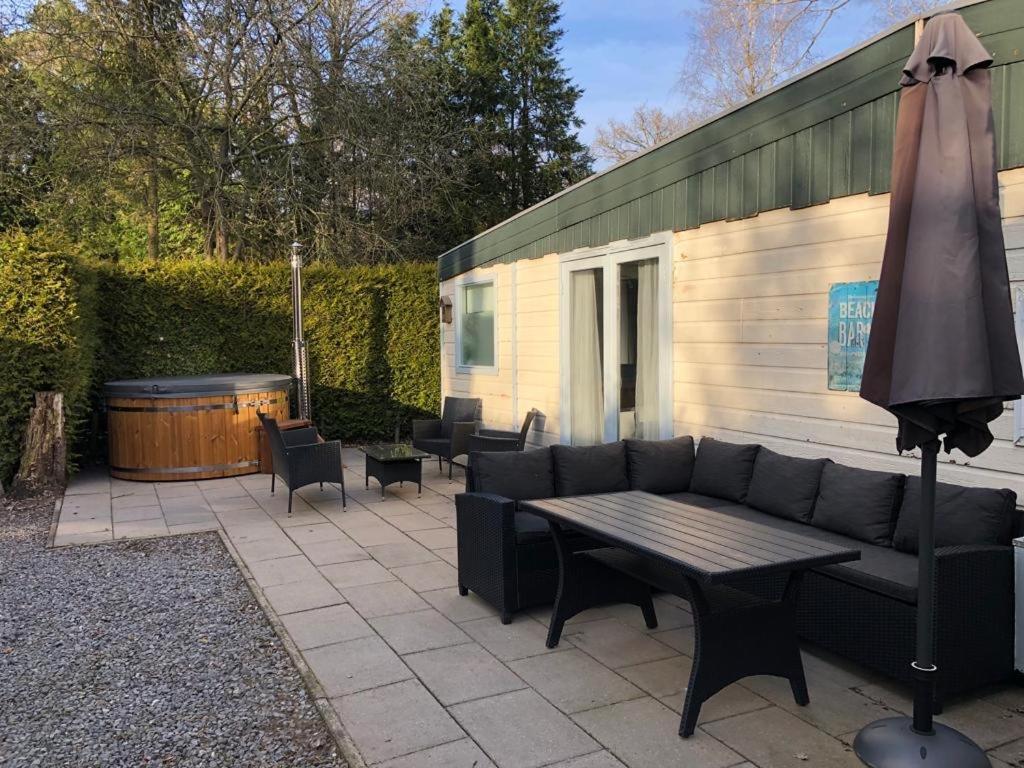 Omheind Chalet Met Prive Hottub. Op De Veluwe Villa Voorthuizen Exterior photo