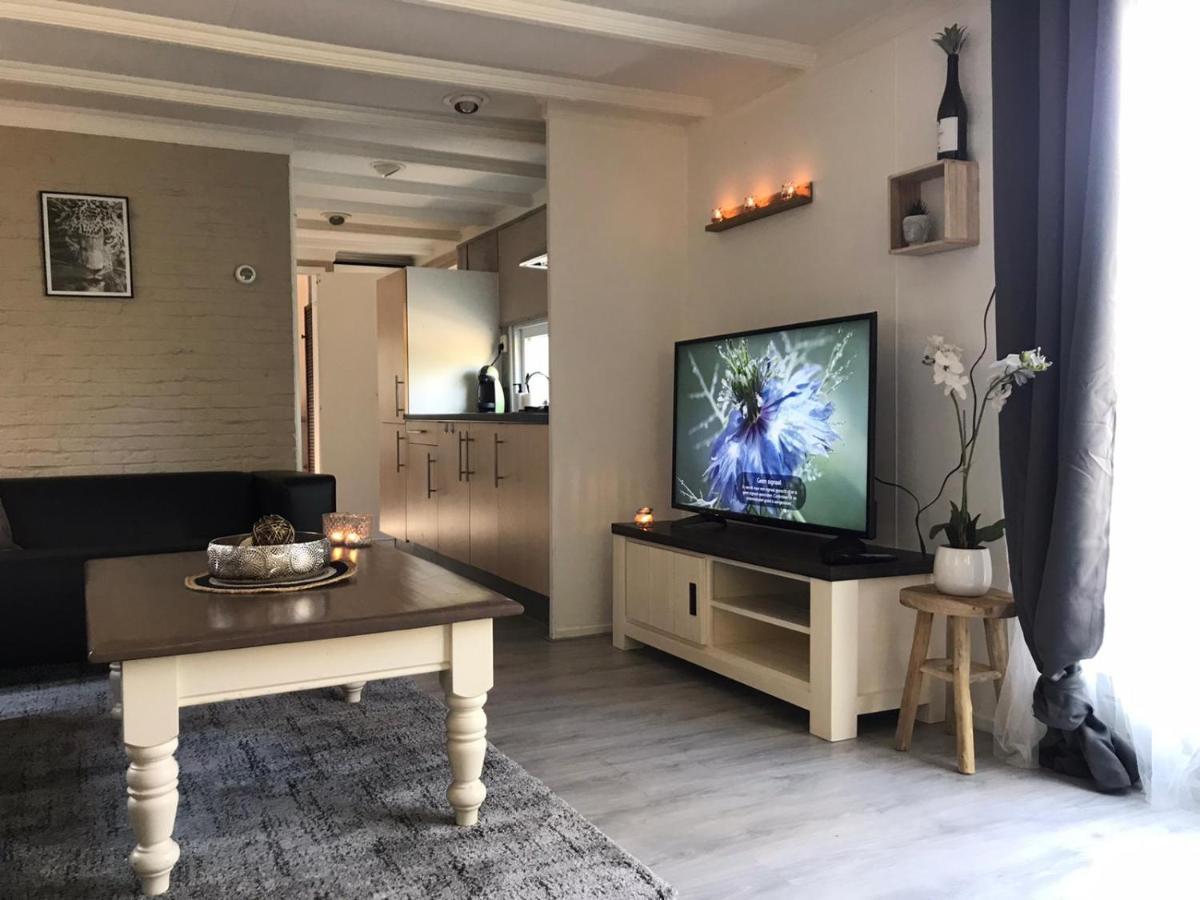 Omheind Chalet Met Prive Hottub. Op De Veluwe Villa Voorthuizen Exterior photo