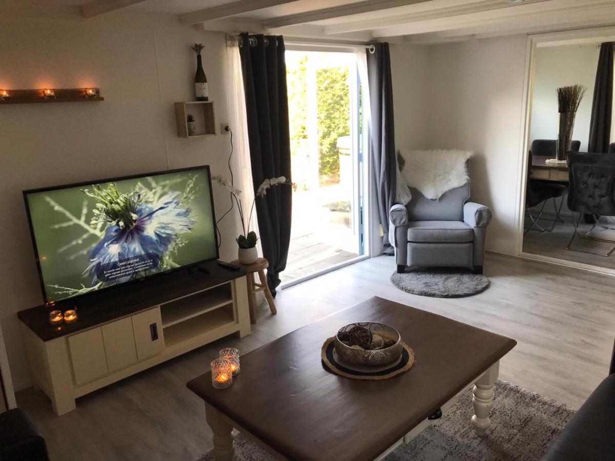 Omheind Chalet Met Prive Hottub. Op De Veluwe Villa Voorthuizen Exterior photo